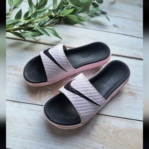 Nike Benassi Solarsoft Women's Size 7 Slides Pink Black Sandals